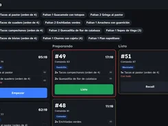 Dark kitchen-display interface titled “Cocina,” showing queued food items and order cards in Nuevo, Preparando, and Listo columns.