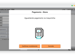 Point-of-sale screen with a modal titled “Pagamento - Stone” stating that payment is awaiting the card terminal, with buttons to confirm receipt or cancel.