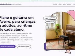 Portuguese Helmpages example webpage for Estúdio Lá Menor music lessons, showing lesson text and an upright piano in a room.