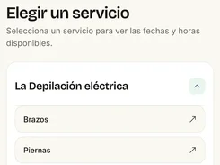 Mobile Simplebook booking page in Spanish with the electric hair-removal service expanded to show “Brazos” and “Piernas” options.